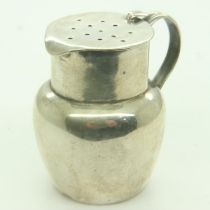 A Chester hallmarked silver jug-form pepperette, 1895, H: 60 mm. UK P&P Group 0 (£6+VAT for the