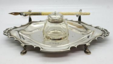Victorian silver desk stand, with glass inkwell and dip-pen, Birmingham assay. UK P&P Group 1 (£16+