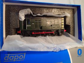 Dapol O gauge 7D-008-003 class 08 diesel, D3219, green, late crest, wasp stripes, near mint, storage