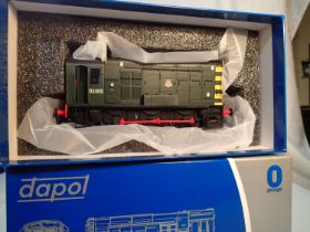 Dapol O gauge 7D-008-008 class 08 diesel, green, early crest, D3305, wasp stripes, near mint,