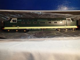 Heljan 55001 Deltic, O gauge, two-tone green, un-numbered, near mint, storage wear to box. UK P&P