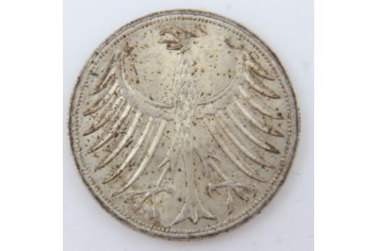 1967 - German Silver 5 Deutsche Mark minted in Stuttgart - boxed. UK P&P Group 1 (£16+VAT for the - Image 2 of 2