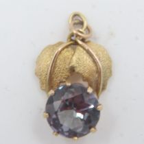 Unmarked 14ct gold and amethyst solitaire leaf pattern pendant, 1.3g. UK P&P Group 0 (£6+VAT for the