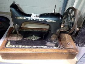 Singer sewing machine, no lid, #F8036214. Not available for in-house P&P