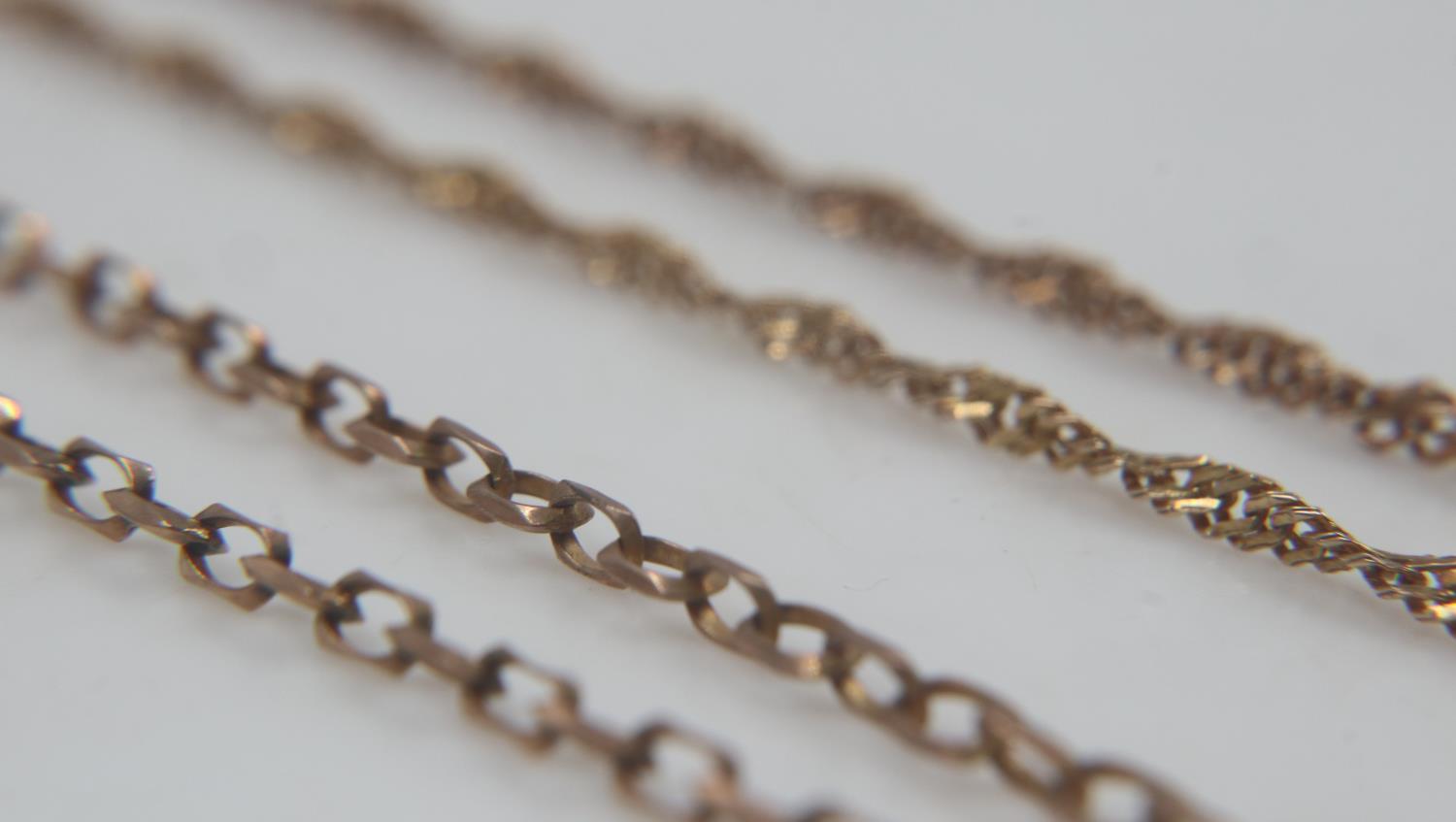 Two 9ct gold neck chains, 5.0g. UK P&P Group 0 (£6+VAT for the first lot and £1+VAT for subsequent - Image 2 of 5