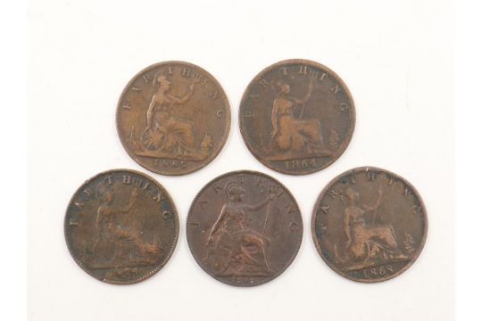 Five farthings of Queen Victoria - mixed grades. UK P&P Group 0 (£6+VAT for the first lot and £1+VAT - Image 1 of 2