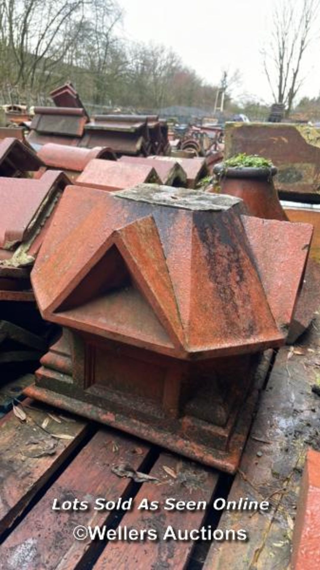 PAIR OF DECORATIVE TERRACOTTA PIER CAPS, 40CM (H) X 46CM (W) X 46CM (D) - Image 2 of 3