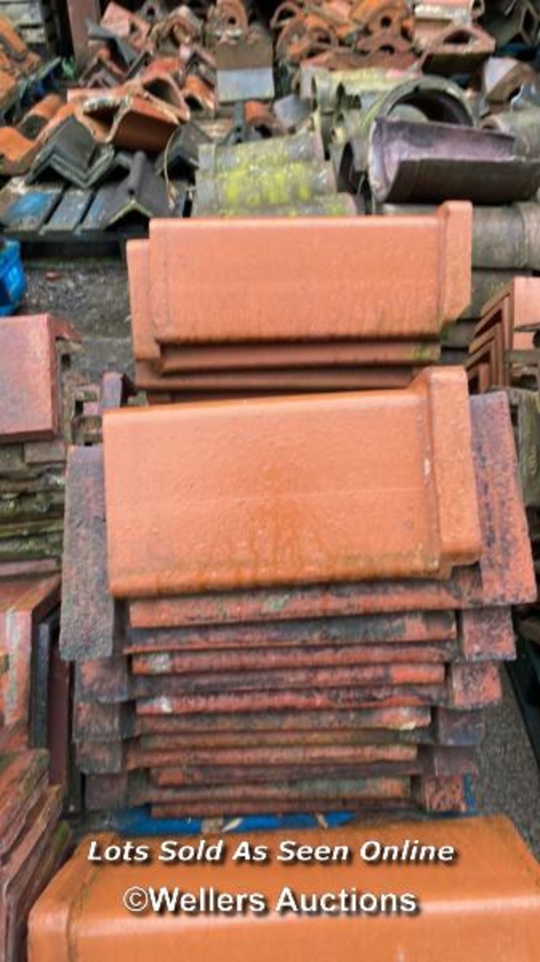 MIXED PALLET OF APPROX. 45X RED ROOF RIDGE TILES, MOSTLY 20", 110 ANGLE - Bild 3 aus 3
