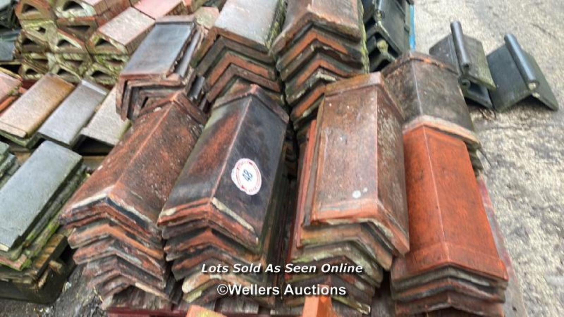 MIXED PALLET OF APPROX. 75X RED RIDGE ROOF TILES, MOSTLY 19", 120 ANGLE - Image 2 of 3