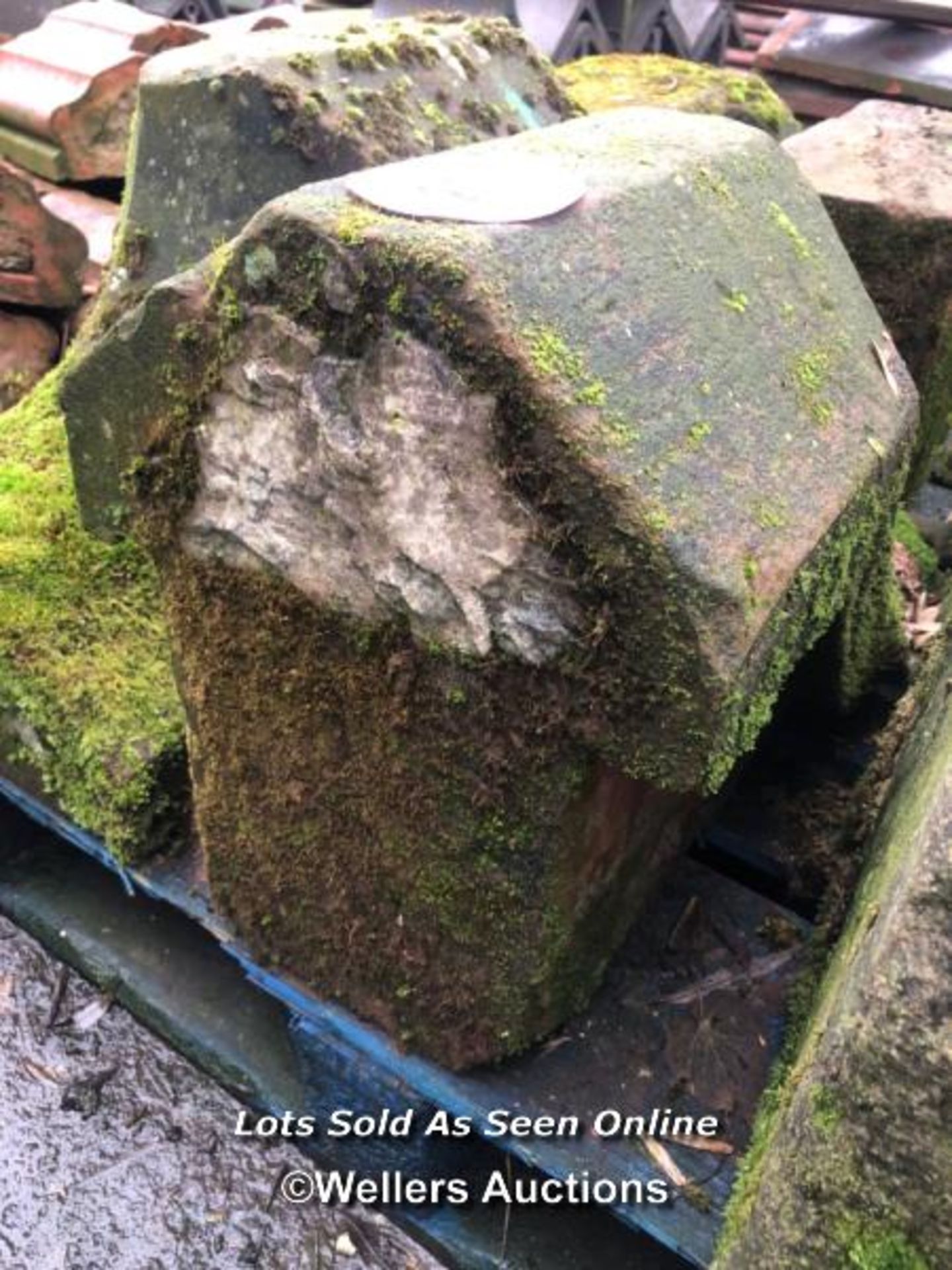 SIX PIECES OF A STONE GATE SURROUND, SOME IRON FITTINGS STILL PRESENT, LARGEST 65CM (L) X 23CM (W) X - Image 4 of 4