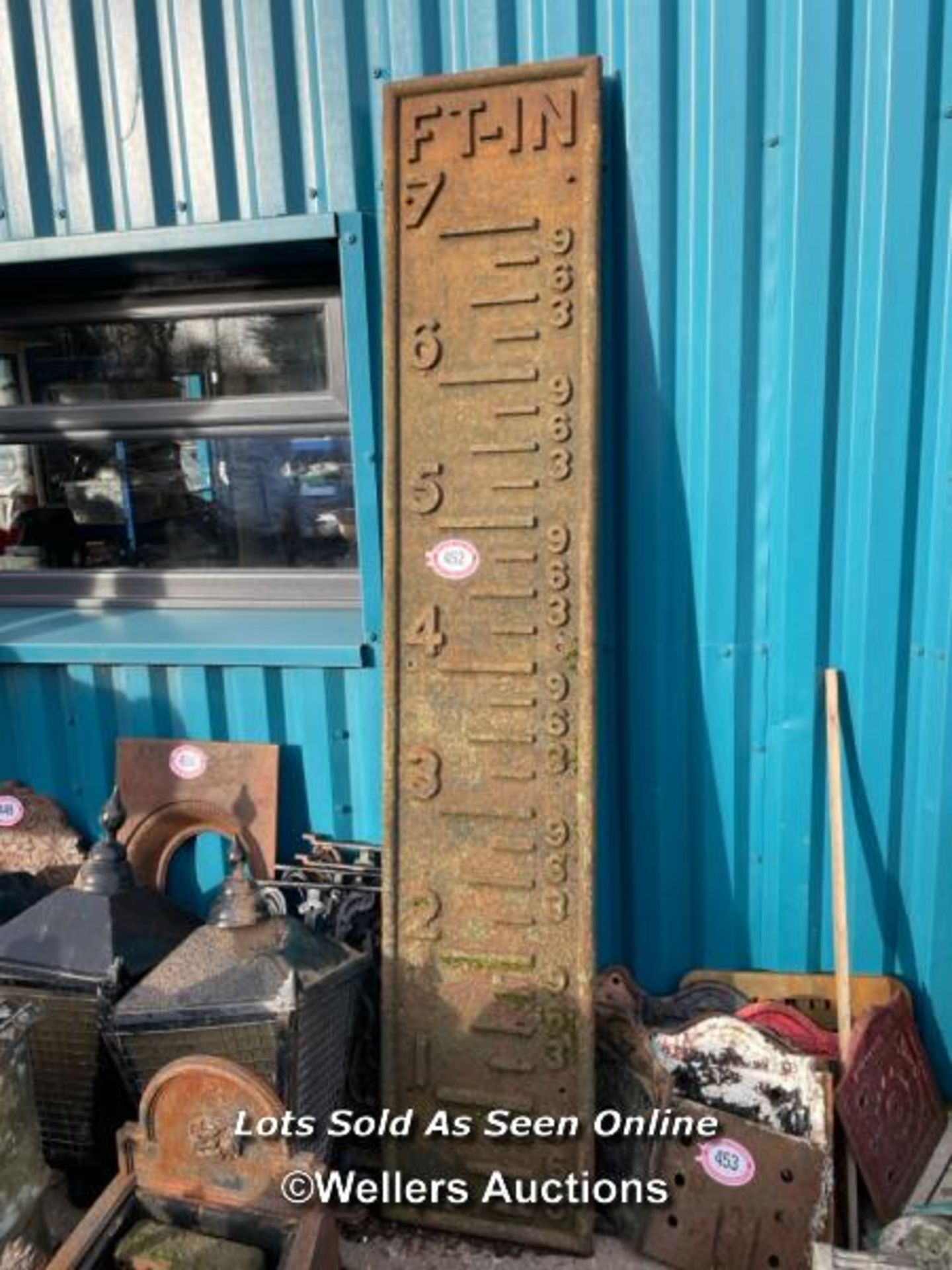 RARE AND VINTAGE CAST IRON WATER DEPTH GUAGE, MEASURING TO 7FT