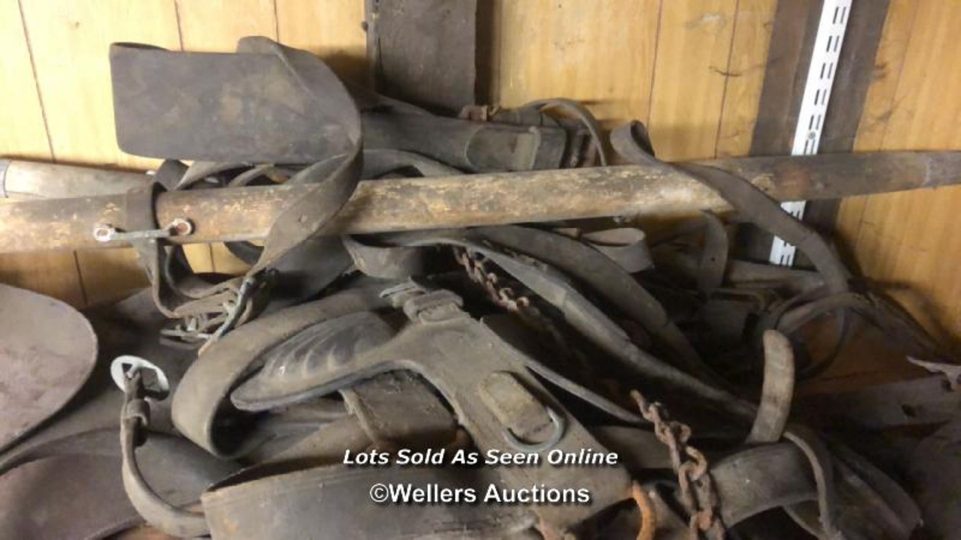 SHELF OF ASSORTED VINTAGE HORSE SADDLERY - Image 3 of 3