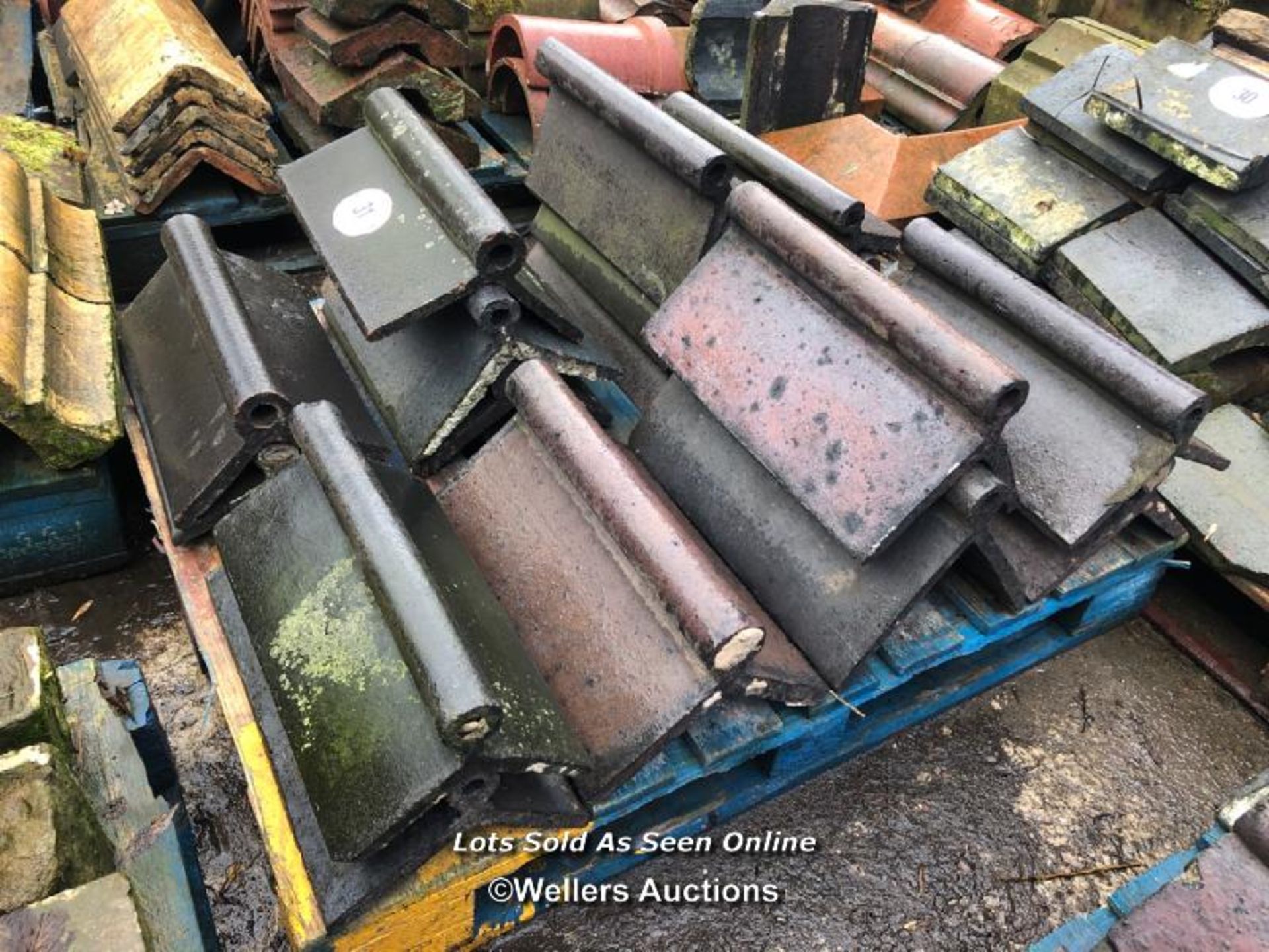 PALLET OF APPROX. 17X ASSORTED ROLL TOP RIDGE TILES, MIXED SIZES