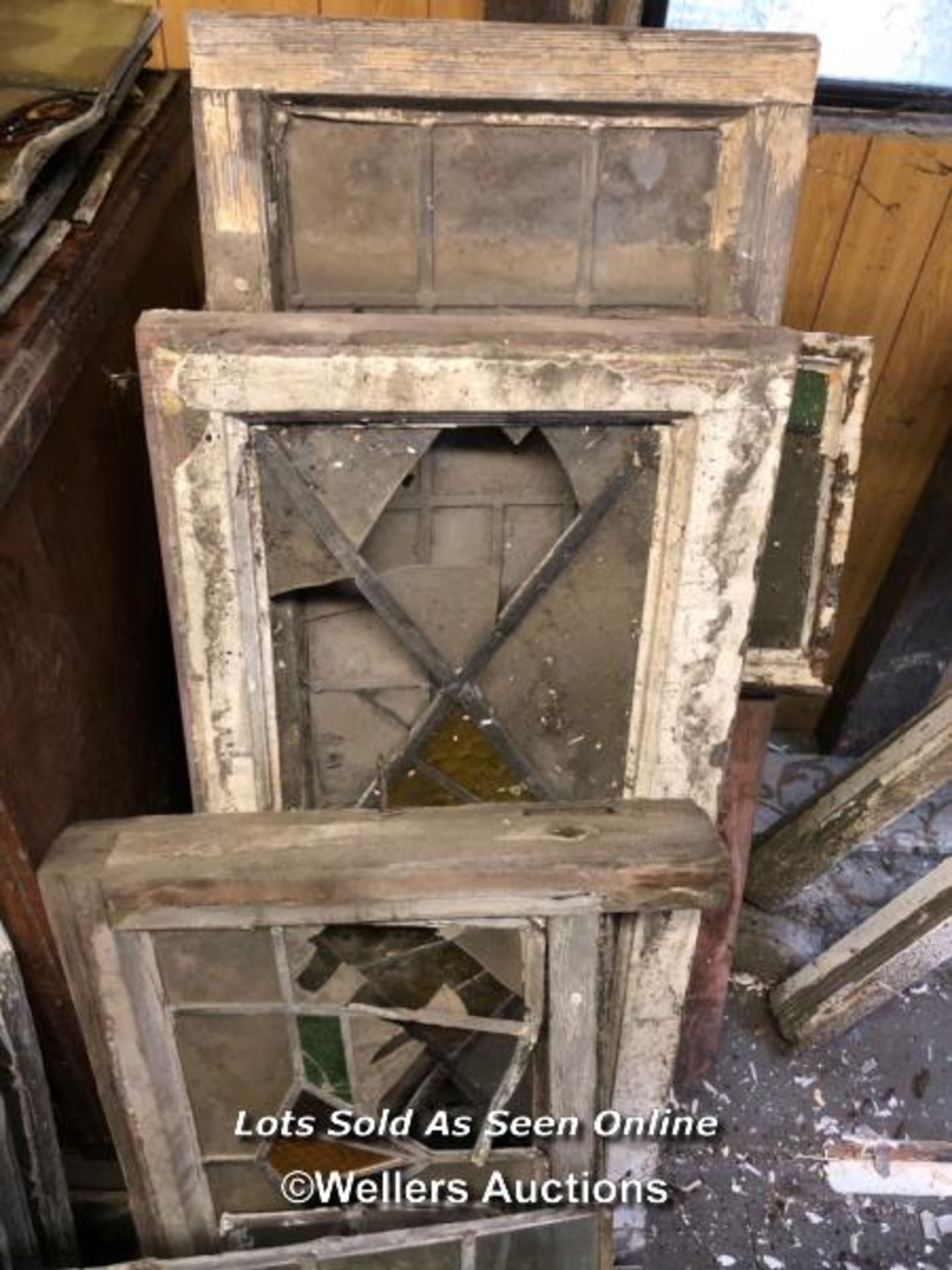 APPROX. 30X STAINED GLASS WINDOW PANES, VARIOUS SIZES AND DESIGNS, ALL FOR RESTORATION - Image 3 of 4