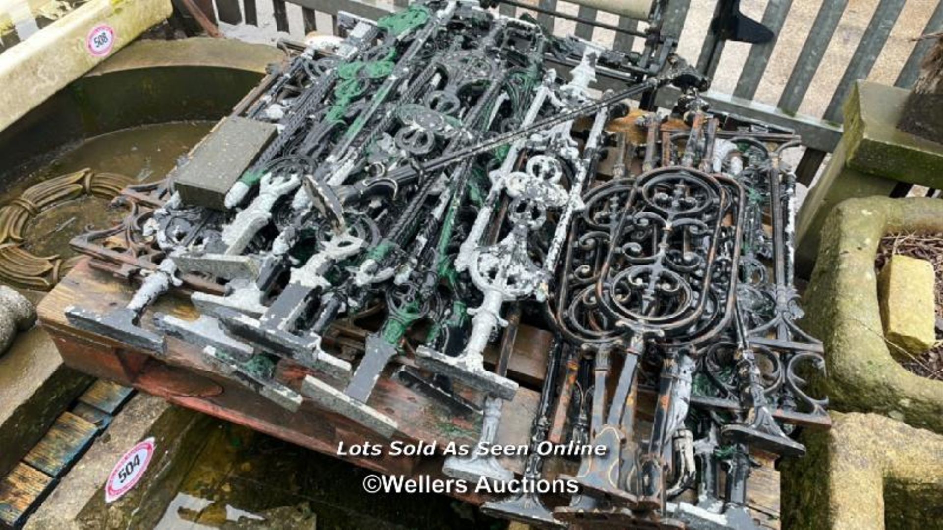 A LARGE QUANTITY OF CAST IRON BANNISTER SUPPORTS