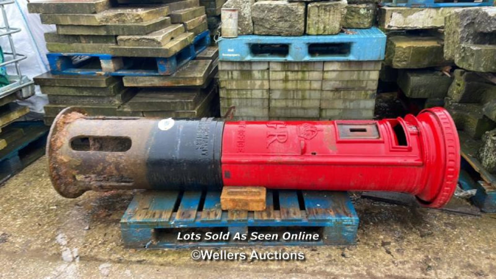 AN ORIGINAL KING GEORGE THE 5TH ROYAL MAIL PILLAR POST BOX, PRODUCED BY THE CARRON COMPANY IN