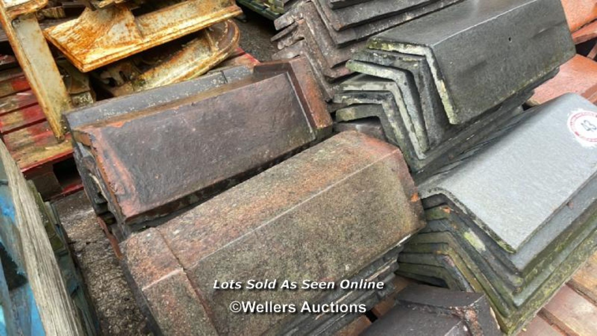 MIXED PALLET OF APPROX. 65X ASSORTED BLUE RIDGE ROOF TILES, MIXED LENGTHS AND ANGLES - Image 3 of 3