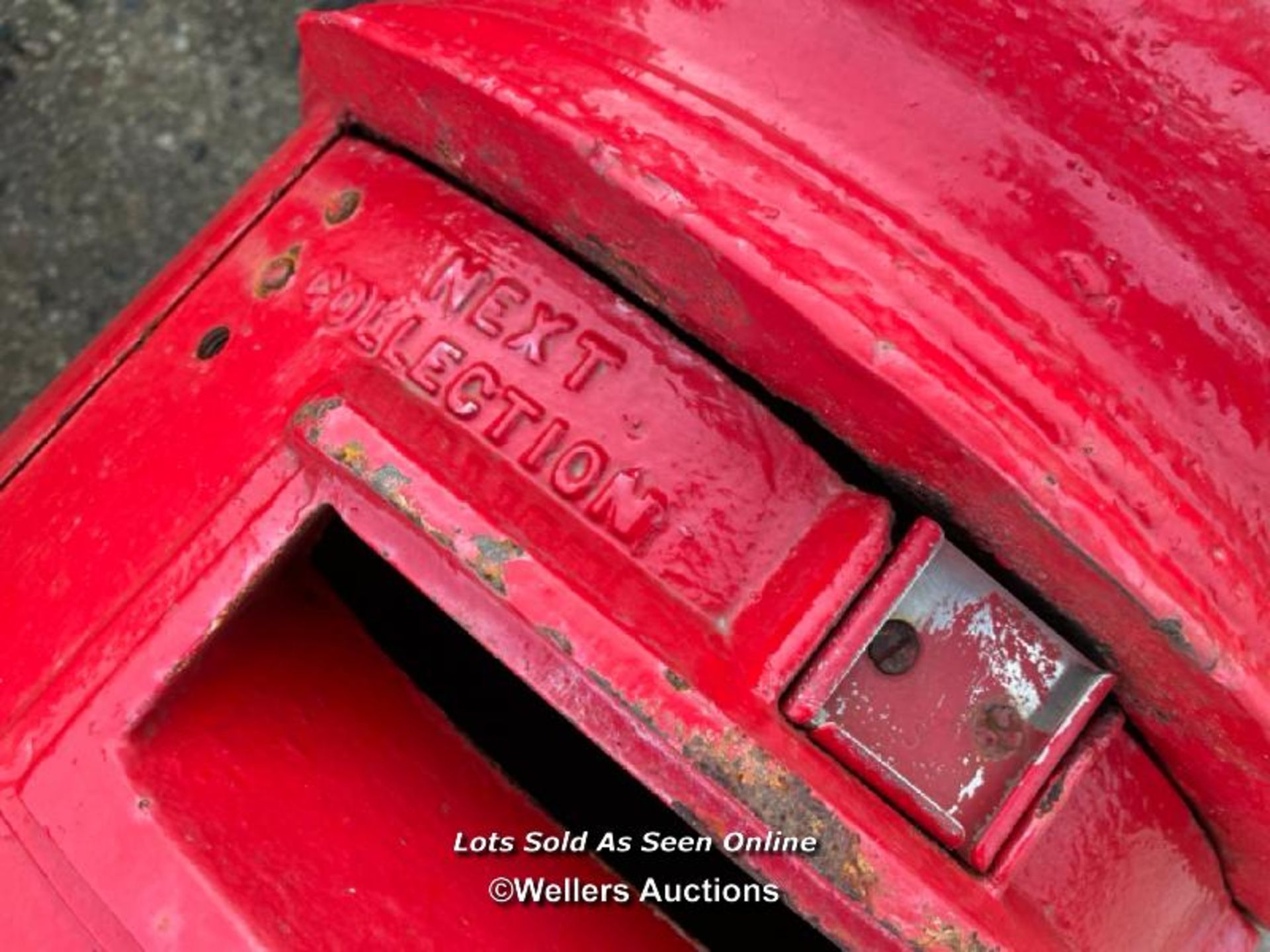 AN ORIGINAL KING GEORGE THE 5TH ROYAL MAIL PILLAR POST BOX, PRODUCED BY THE CARRON COMPANY IN - Image 8 of 10