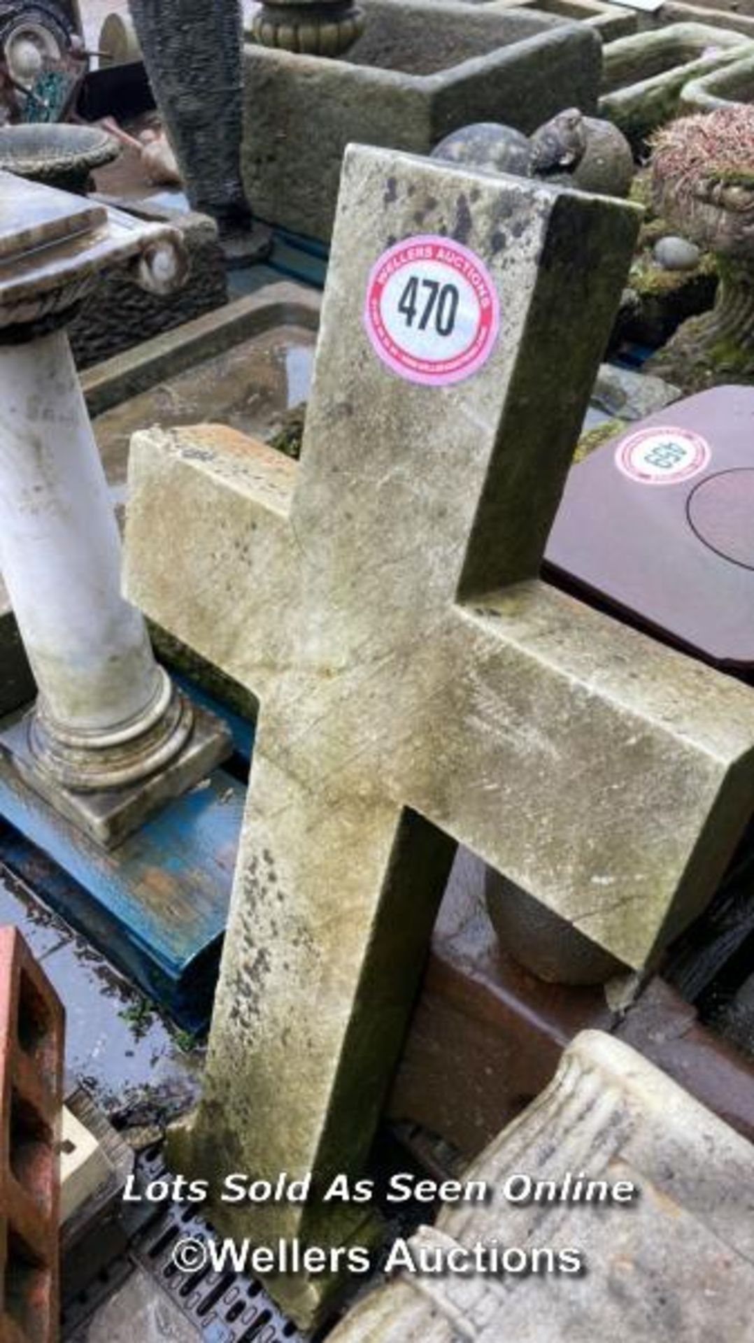 A WHITE STONE CROSS, 107CM (H) X 56CM (W) X 10CM (D) - Image 2 of 3