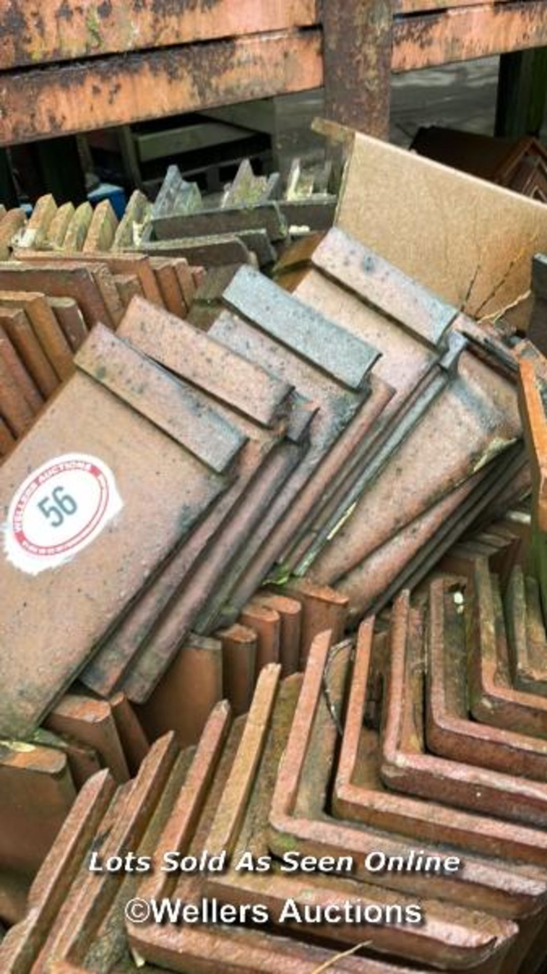 CRATE OF APPROX. 100X ASSORTED RED RIDGE ROOF TILES, MOSTLY 13", 120 ANGLE - Image 2 of 2