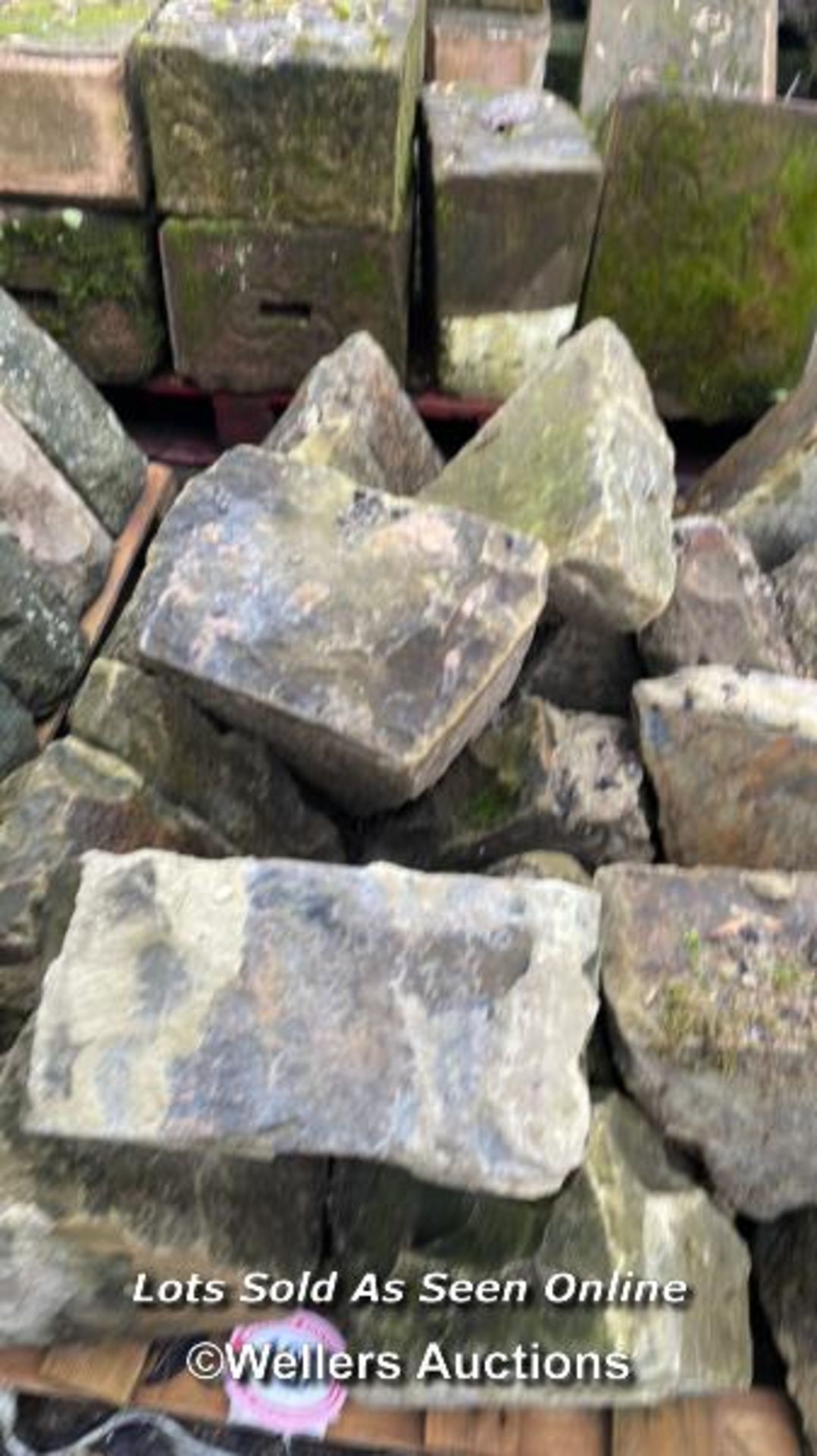 PALLET OF APPROX 20X TRIANGULAR STONE COPING, 30CM (H) X 35CM (W) X 15CM (D) - Image 3 of 4