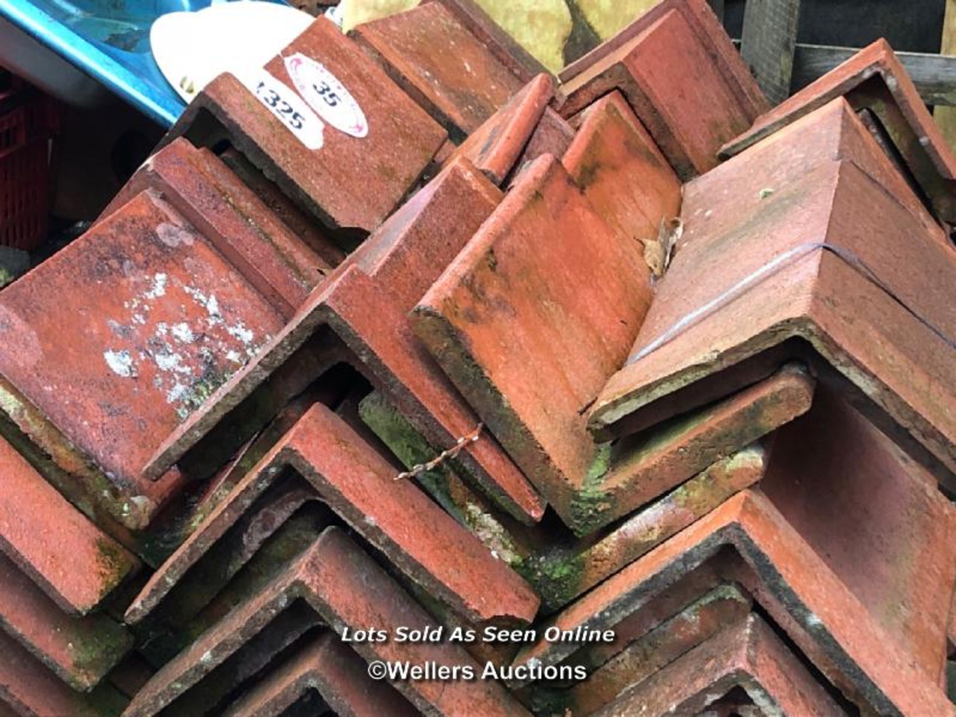 MIXED PALLET OF APPROX. 90X RED RIDGE ROOF TILES, MOSTLY 12", 90 ANGLE - Bild 2 aus 2