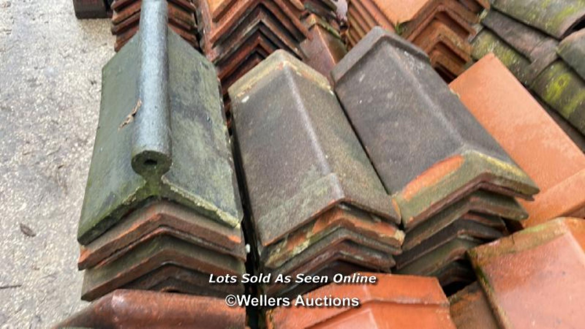 MIXED PALLET OF APPROX. 55X RED RIDGE TILES, MOSTLY 19", 140 ANGLE - Image 2 of 3