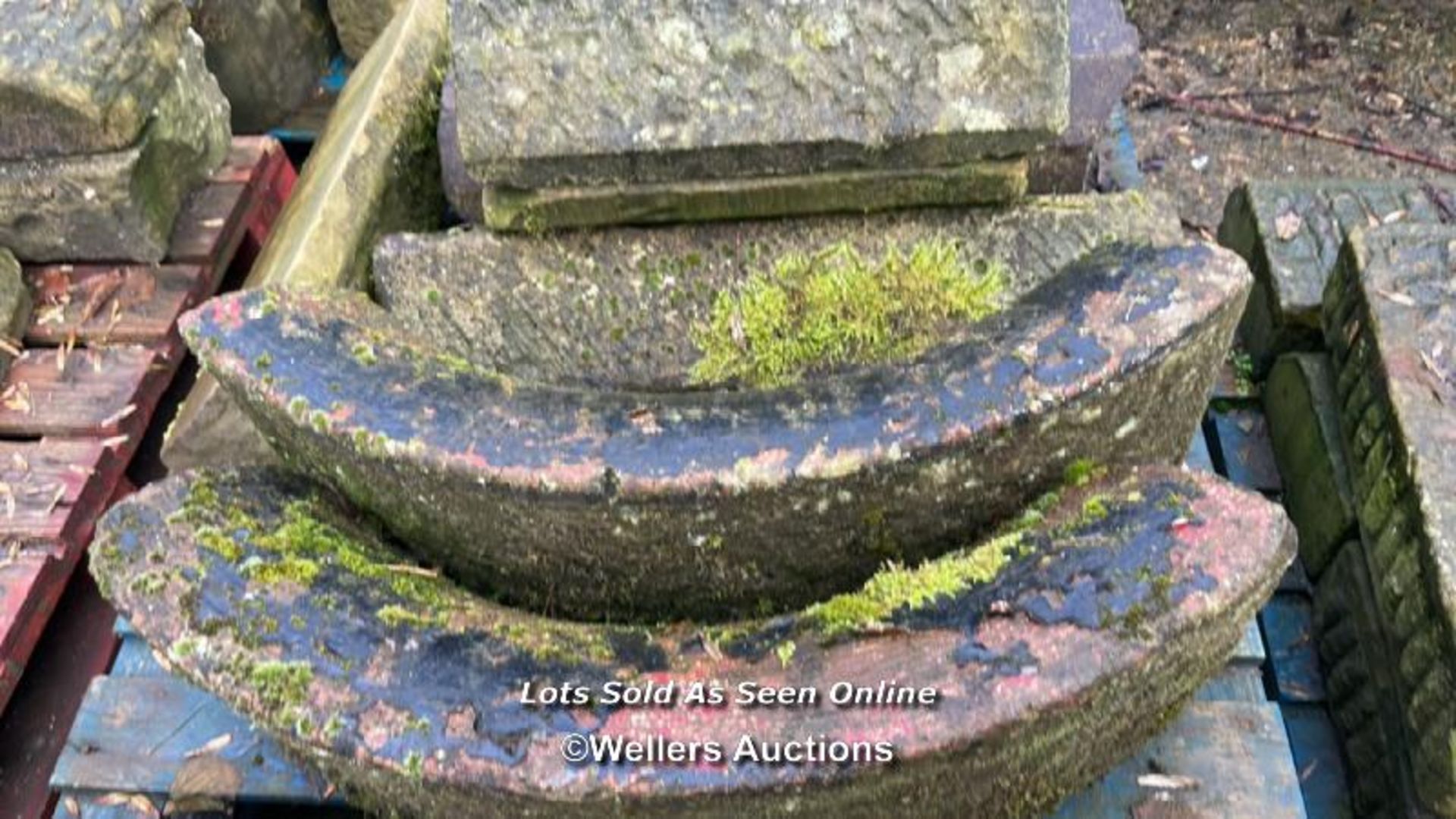 ELEVEN PIECES OF ASSORTED STONE COPING, INCLUDING PART OF AN ARCHWAY, 101CM (L) X 36CM (W) X 15 - Image 3 of 4