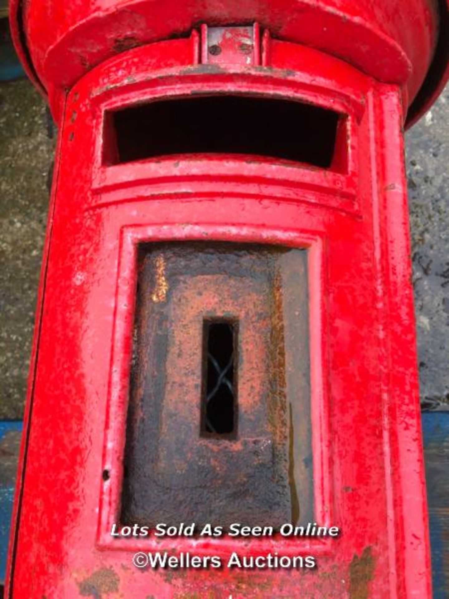 AN ORIGINAL KING GEORGE THE 5TH ROYAL MAIL PILLAR POST BOX, PRODUCED BY THE CARRON COMPANY IN - Image 9 of 10