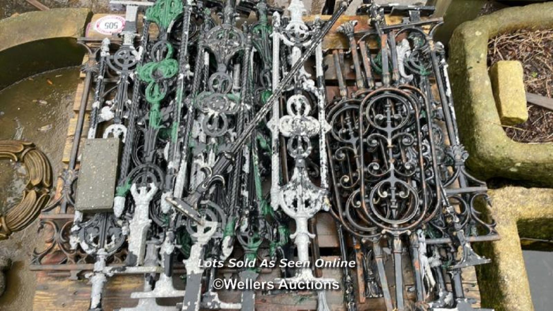 A LARGE QUANTITY OF CAST IRON BANNISTER SUPPORTS - Image 2 of 4