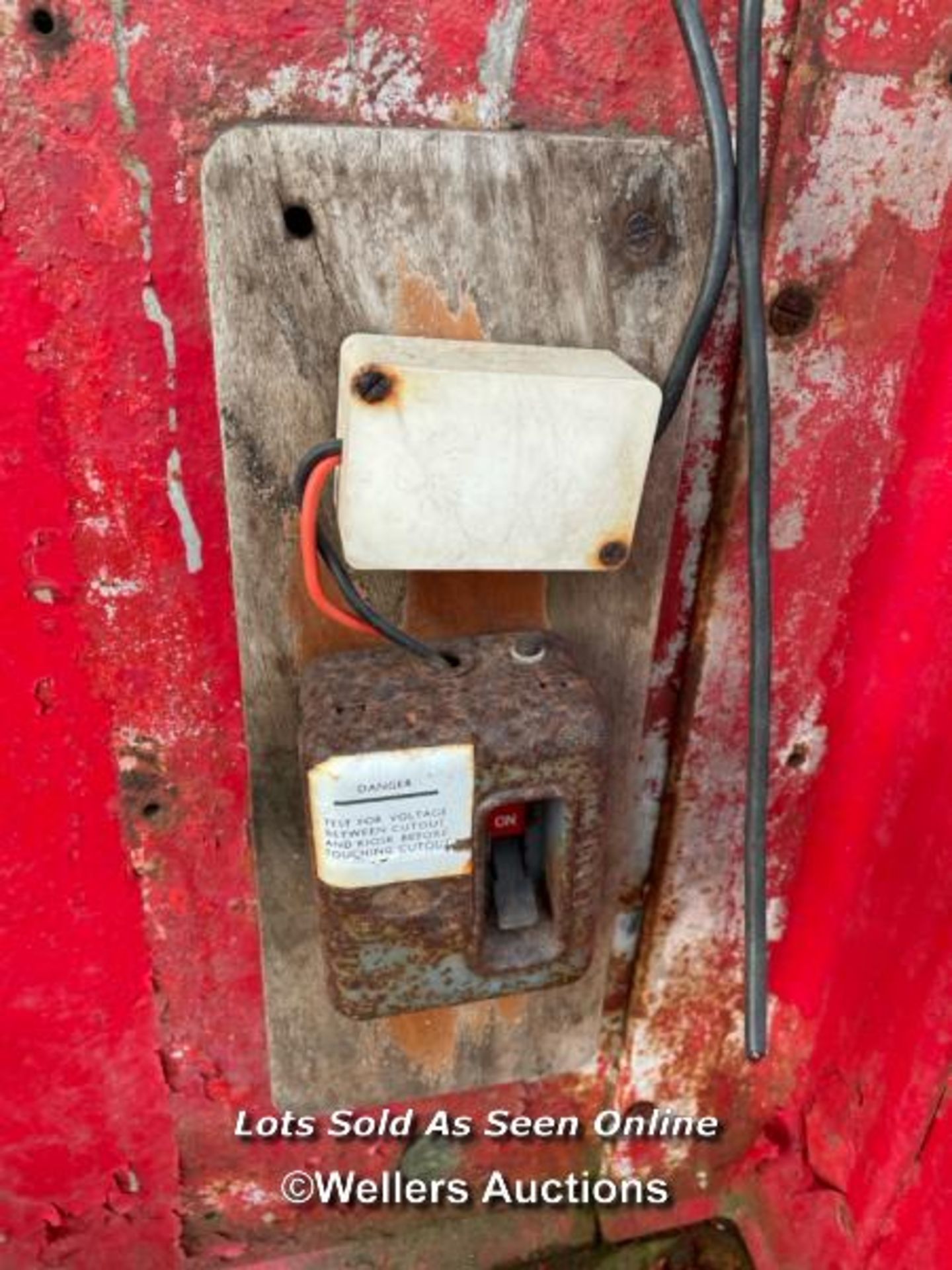 AN ORIGINAL K6 BRITISH RED TELEPHONE BOX, 245CM (H) X 88CM (W) X 88CM (D) - Image 4 of 9