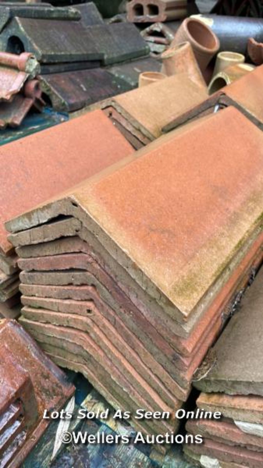 PALLET OF APPROX. 50X 18" RED RIDGE ROOF TILES, 105 ANGLE - Bild 3 aus 4