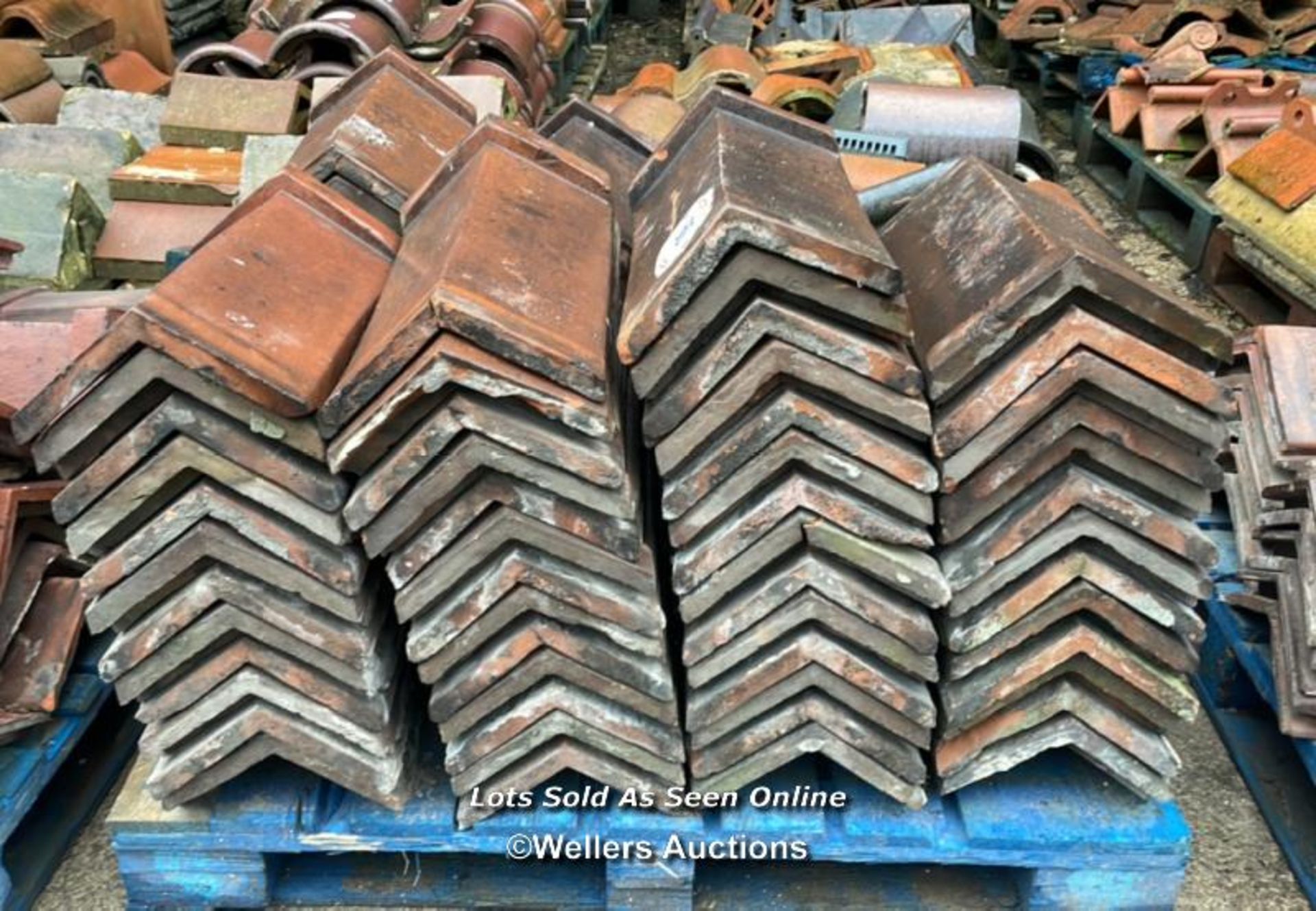 MIXED PALLET OF APPROX. 70X RED RIDGE ROOF TILES, MOSTLY 16.5", 110 ANGLE INCLUDING 2X GLAZED CORNER