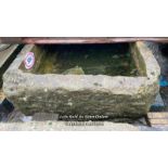 A LARGE STONE TROUGH 140CM (L) X 77CM (W) X 40CM (D)