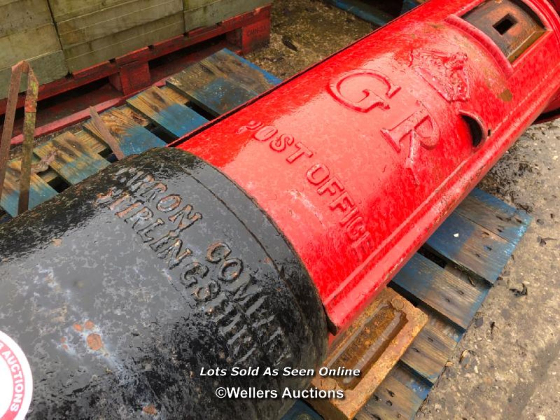 AN ORIGINAL KING GEORGE THE 5TH ROYAL MAIL PILLAR POST BOX, PRODUCED BY THE CARRON COMPANY IN - Image 7 of 10