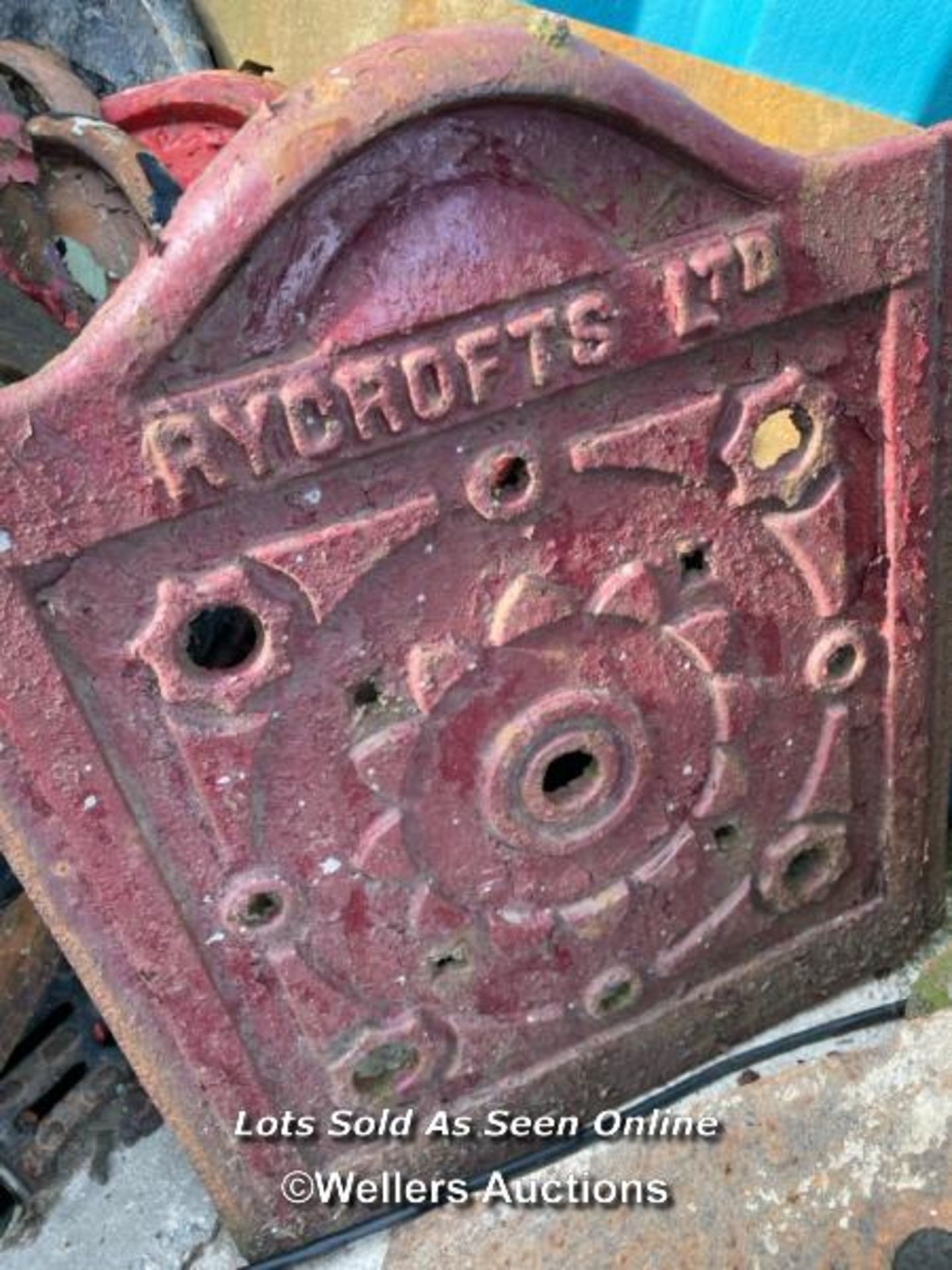 TEN RARE CAST IRON VENTILATION COVERS, WITH SOME FLORAL DECORATION - Bild 2 aus 7