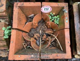 FOUR PIECES OF TERRACOTTA BRICKWORK, TO CREATE CLOVER DESIGN