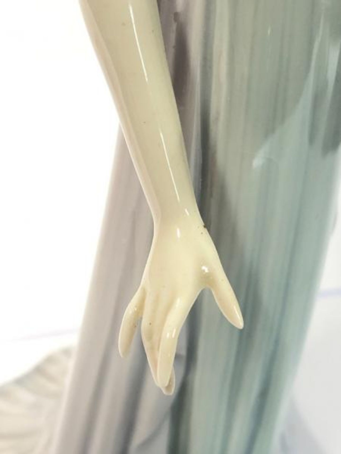 Lladro "The Debutante" No. 1431, good overall condition, 34cm high / AN27 - Image 4 of 6