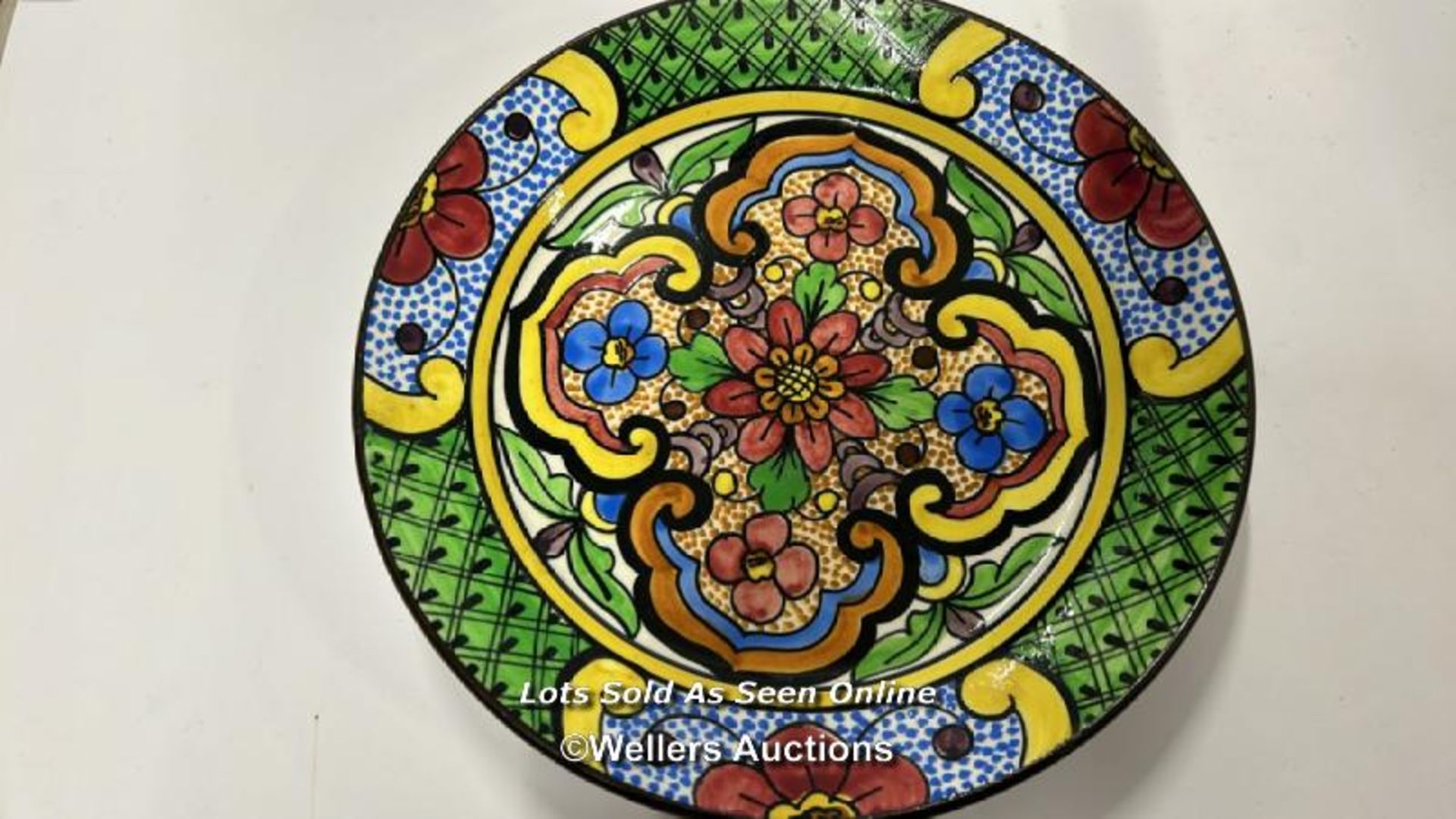 Six decorative hand painted plates, largest 31cm diameter / AN13 - Image 6 of 13