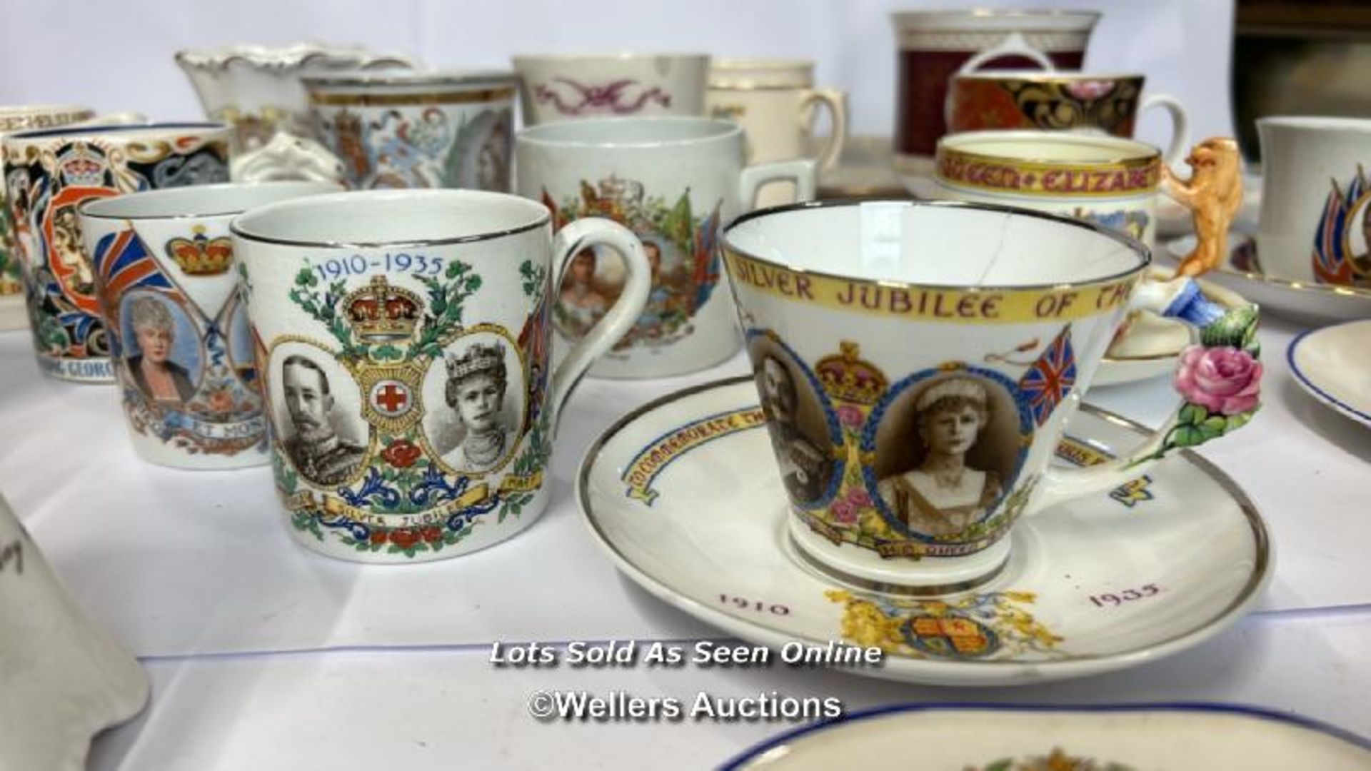 A large collection of commemorative ware from Queen Victoria to Queen Elizabeth II / AN14 - Image 3 of 13