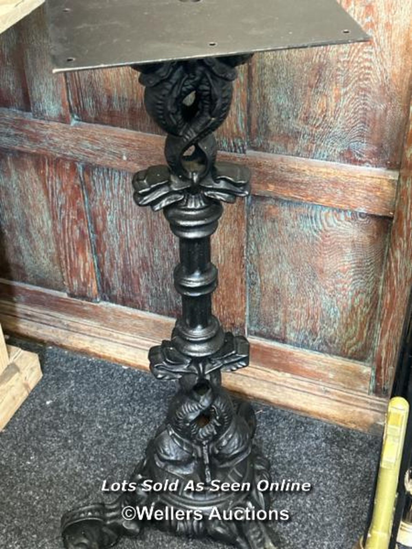 Decorative cast iron garden stand, 86.5cm high