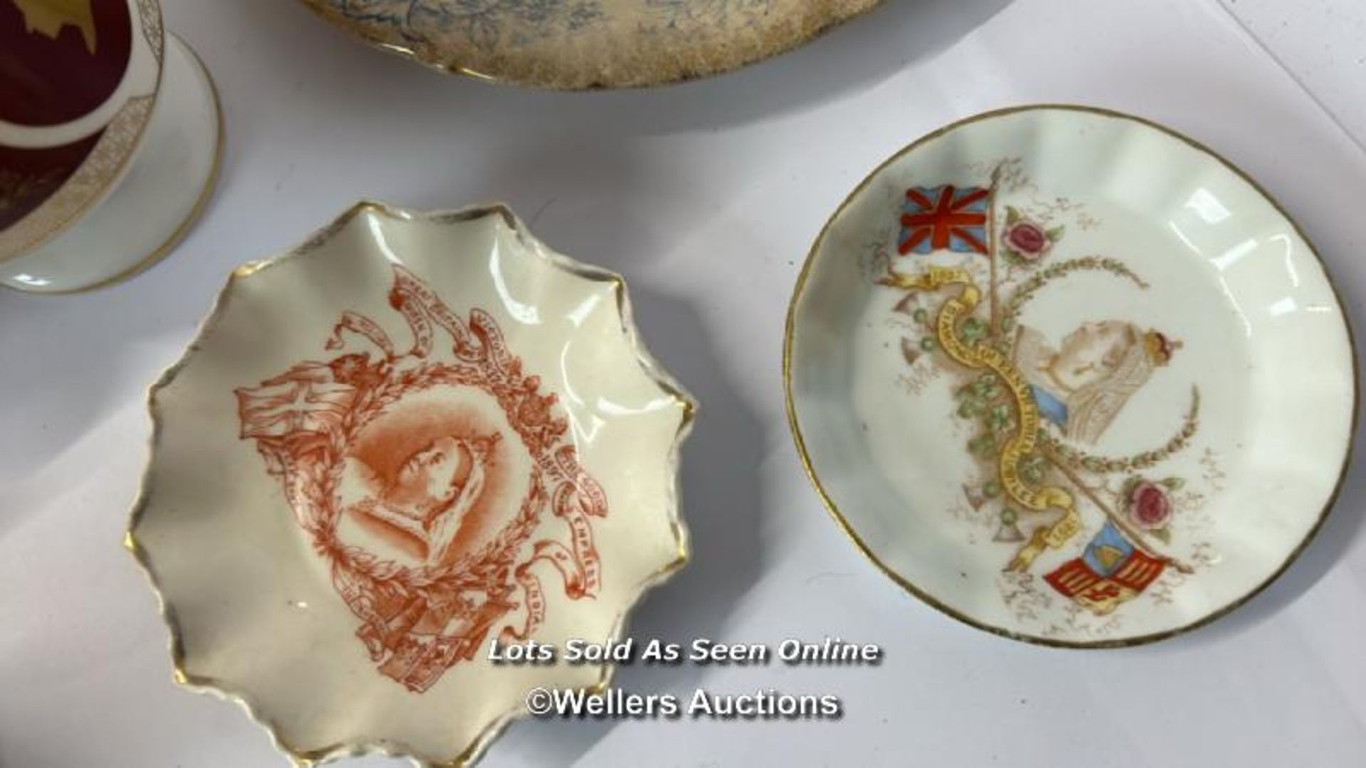 A large collection of commemorative ware from Queen Victoria to Queen Elizabeth II / AN14 - Image 10 of 13