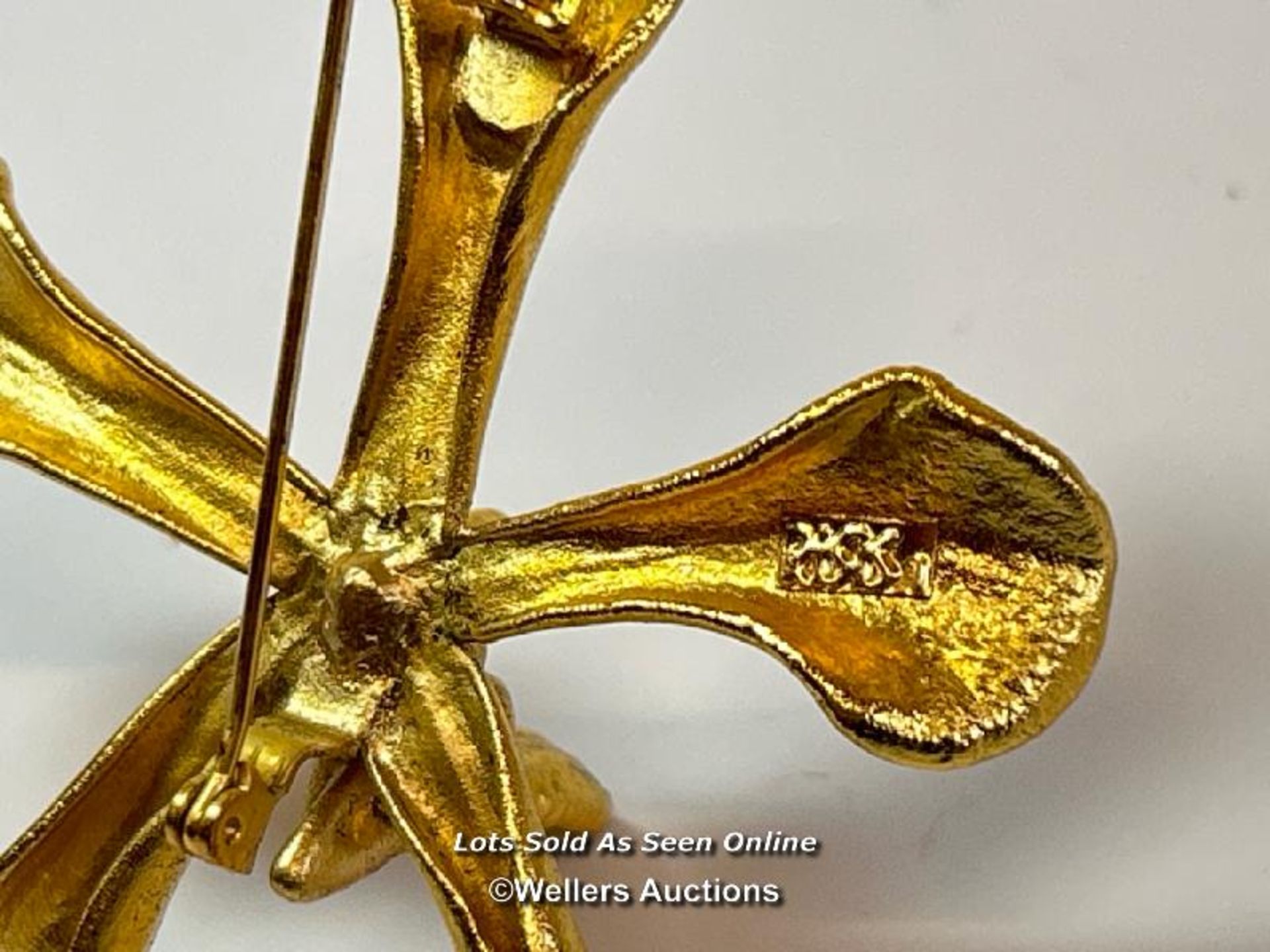 A Vintage Singaporean 24ct gold preserved floral orchid brooch, by Risis in original box, 7cm - Image 3 of 6