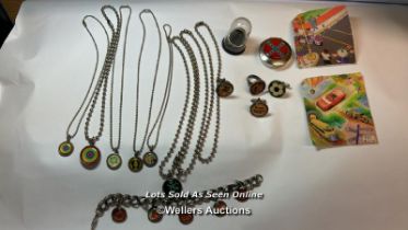 Silver coloured metal chains, pendants, rings, cufflinks etc / SF