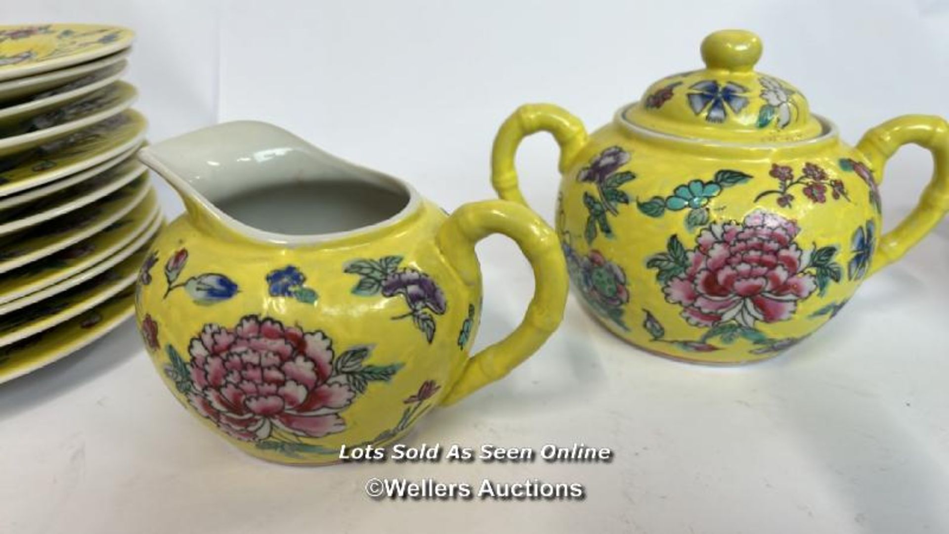 Vintage Chinese fourty five piece tea service, hand painted yellow with flowers / AN13 - Image 3 of 6