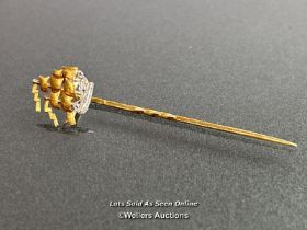 18ct gold ship stick pin, 5cm long / SF