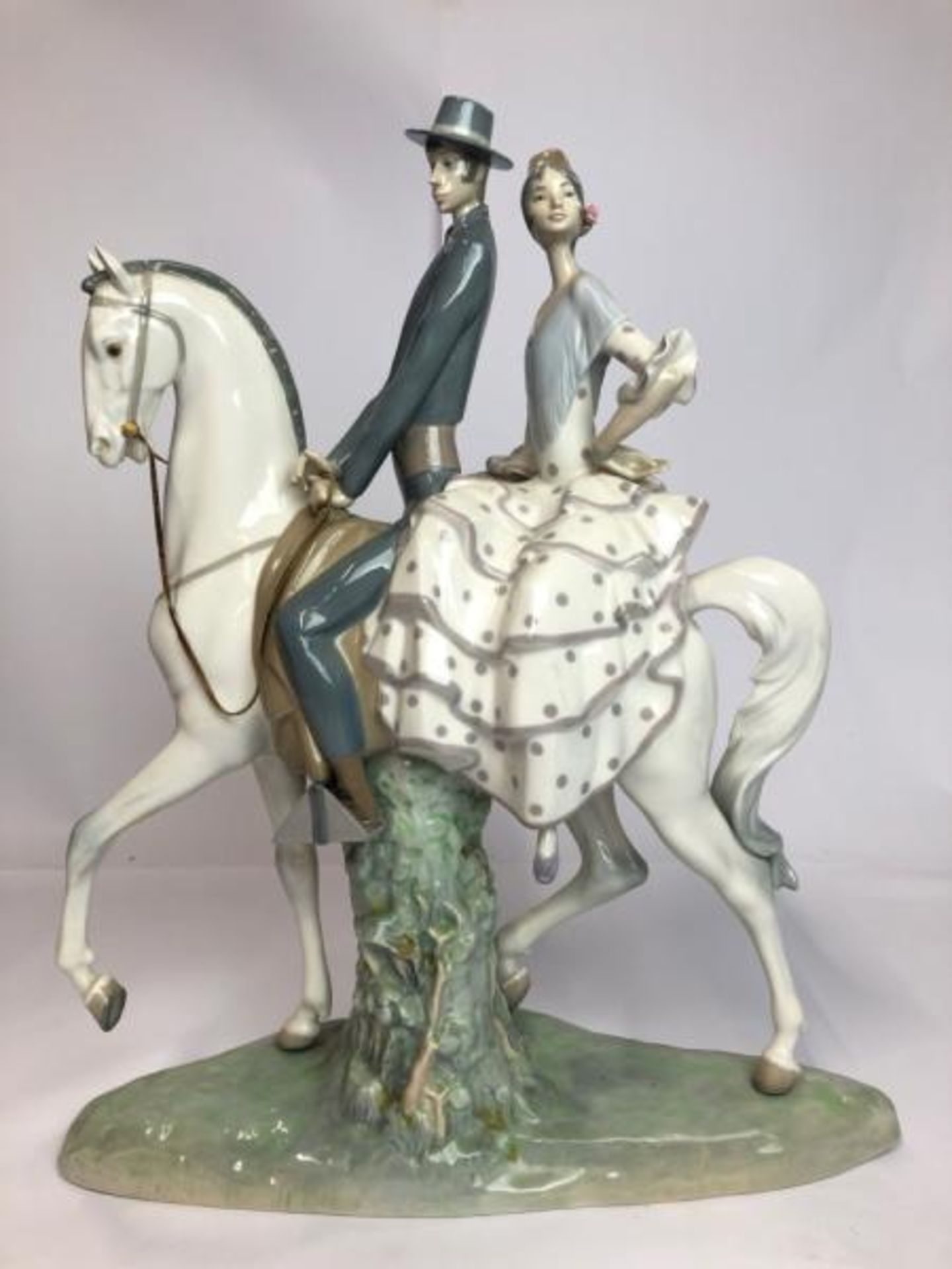 Lladro " "Andaluces Couple on Horse" retired piece, good overall condition, 45cm high, 37cm wide /