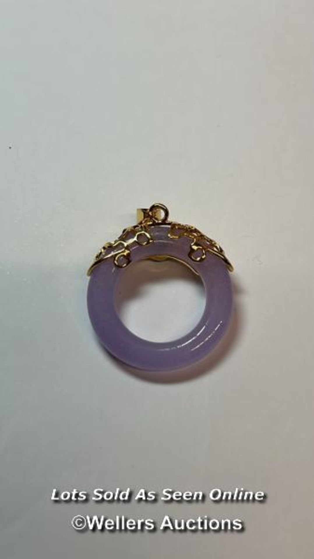 Lavander jade and green pendant with gold plated fittings. Length 4cm. / SF - Bild 2 aus 2
