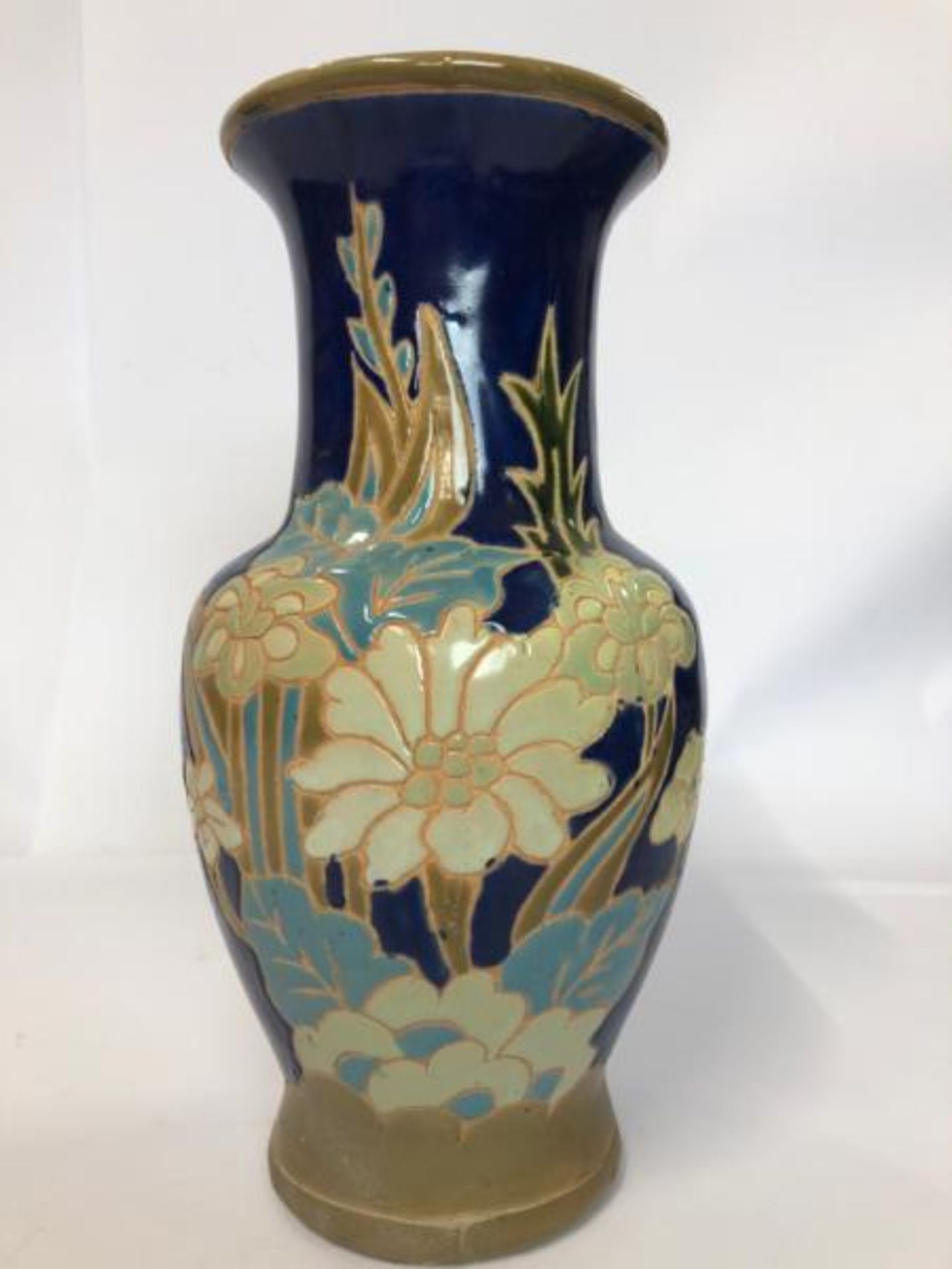 Six assorted vases including a large floor vase decorated with peacocks, 55cm high and a pair of - Image 8 of 14