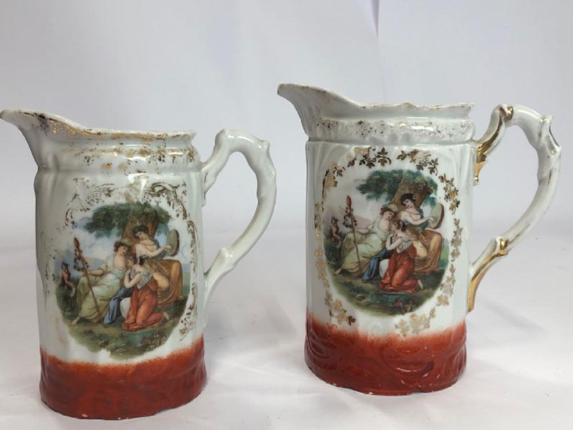 Four decorative ceramic jugs and a pair of porcelain dogs / AN8 - Image 6 of 7